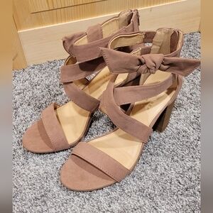 LC Lauren Conrad Mauve Strappy Bow Heels Size 8.5M